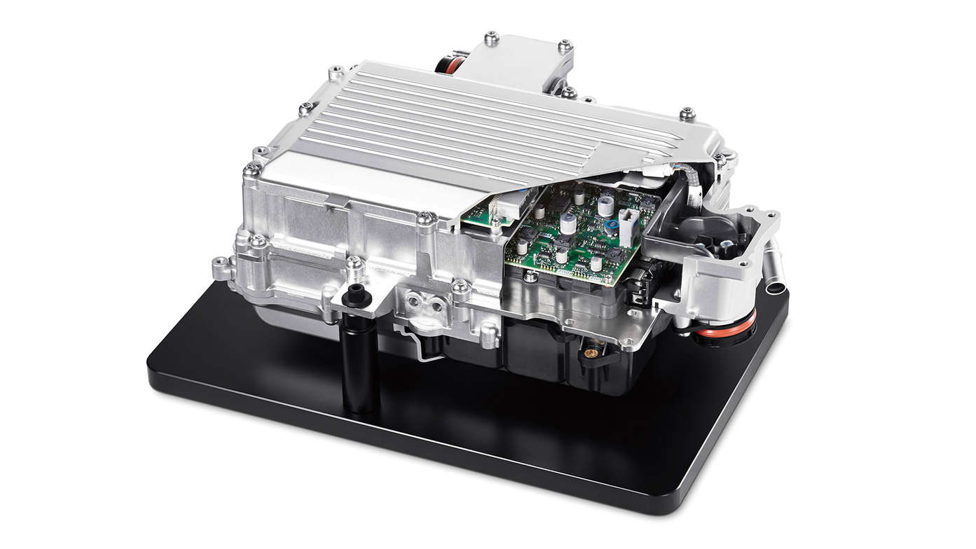 Nærbilde av PCU (strømstyringsenhet) i Hondas hybridsystem.
