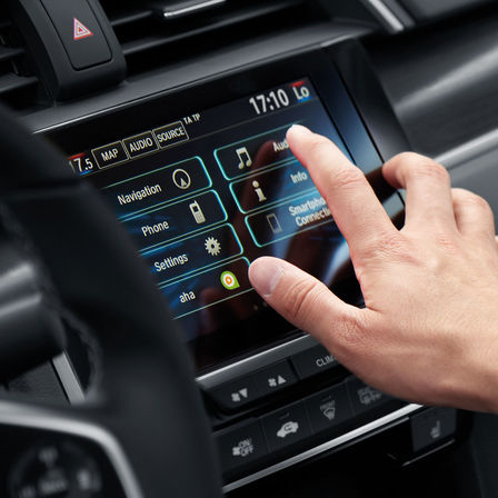 Nærbilde av Honda CONNECT-systemet for infotainment.