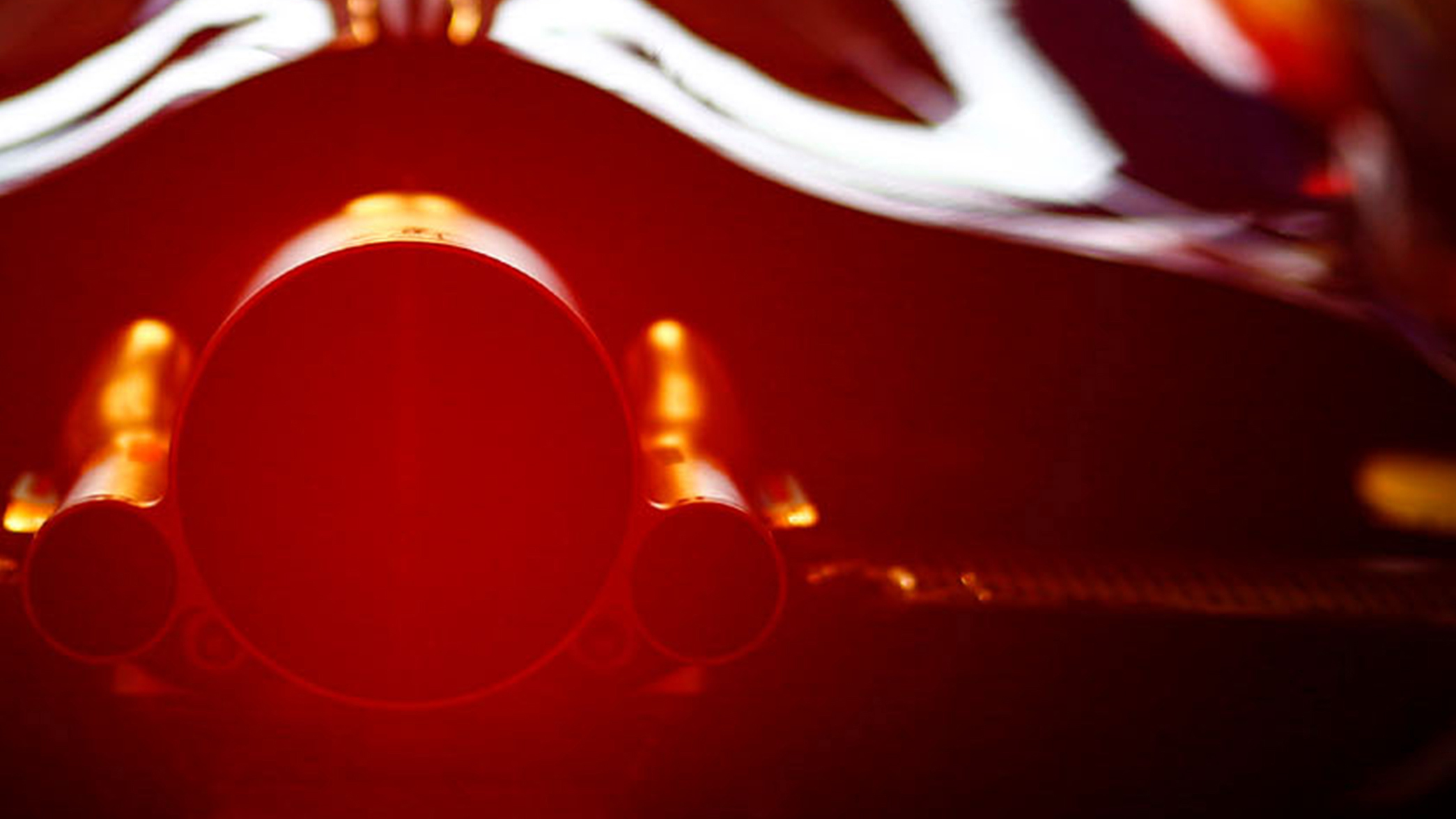 Nærbilde av Honda-motor på F1-bil.