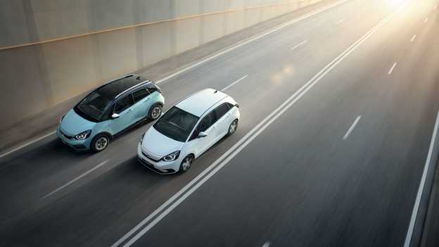 Honda Jazz og Honda Crosstar kjører side om side