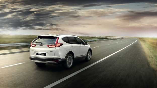 CR-V Hybrid sett på skrå bakfra