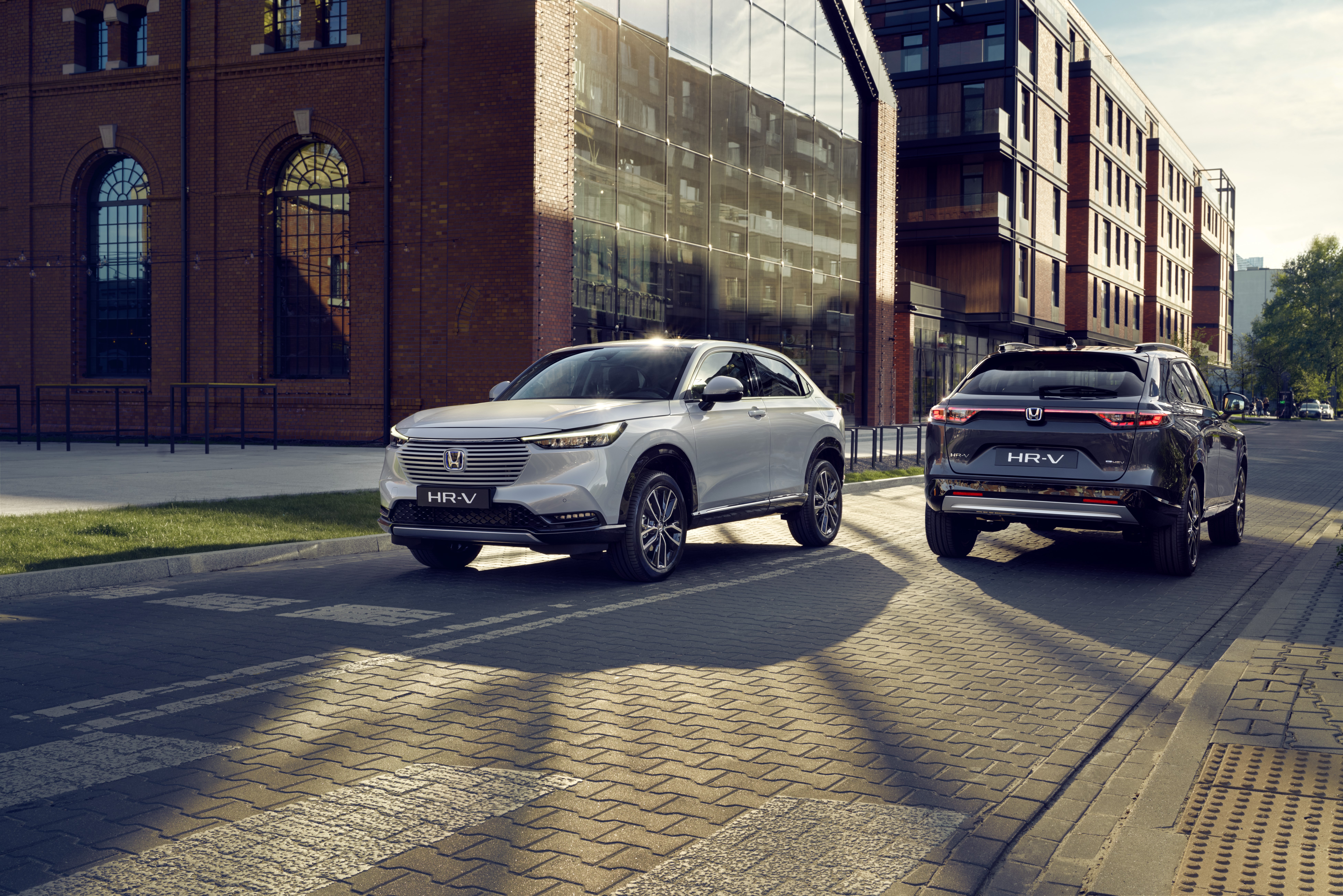 2 biler av typen Honda HR-V