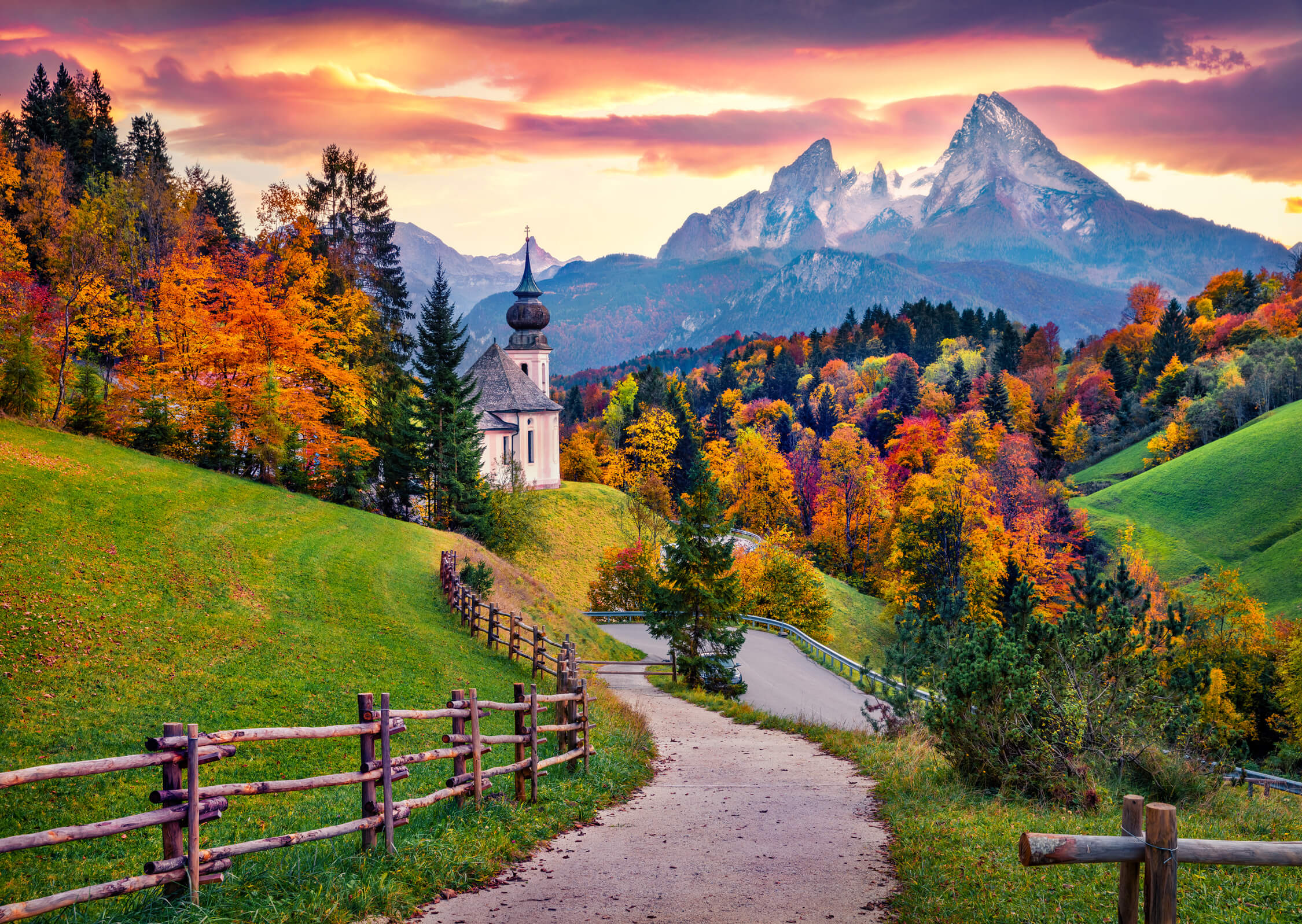Maria Gern-kirken i Berchtesgaden, gjemt blant fjellene i Bayern, Tyskland