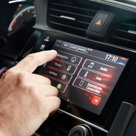 Nærbilde av Honda CONNECT-systemet for infotainment.