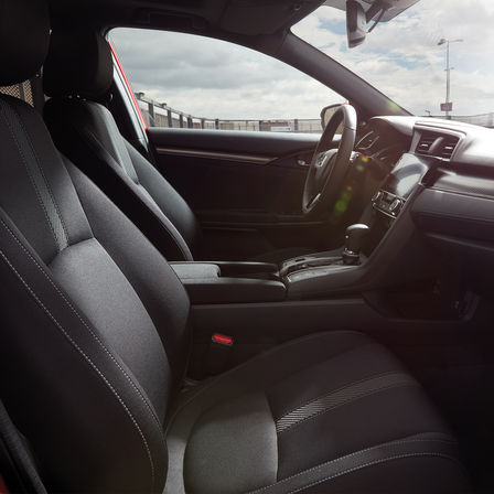 Bilde av kupeen i Honda Civic.