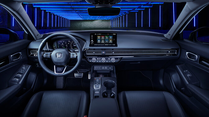 Nærbilde av dashbordet i Honda Civic e:HEV.