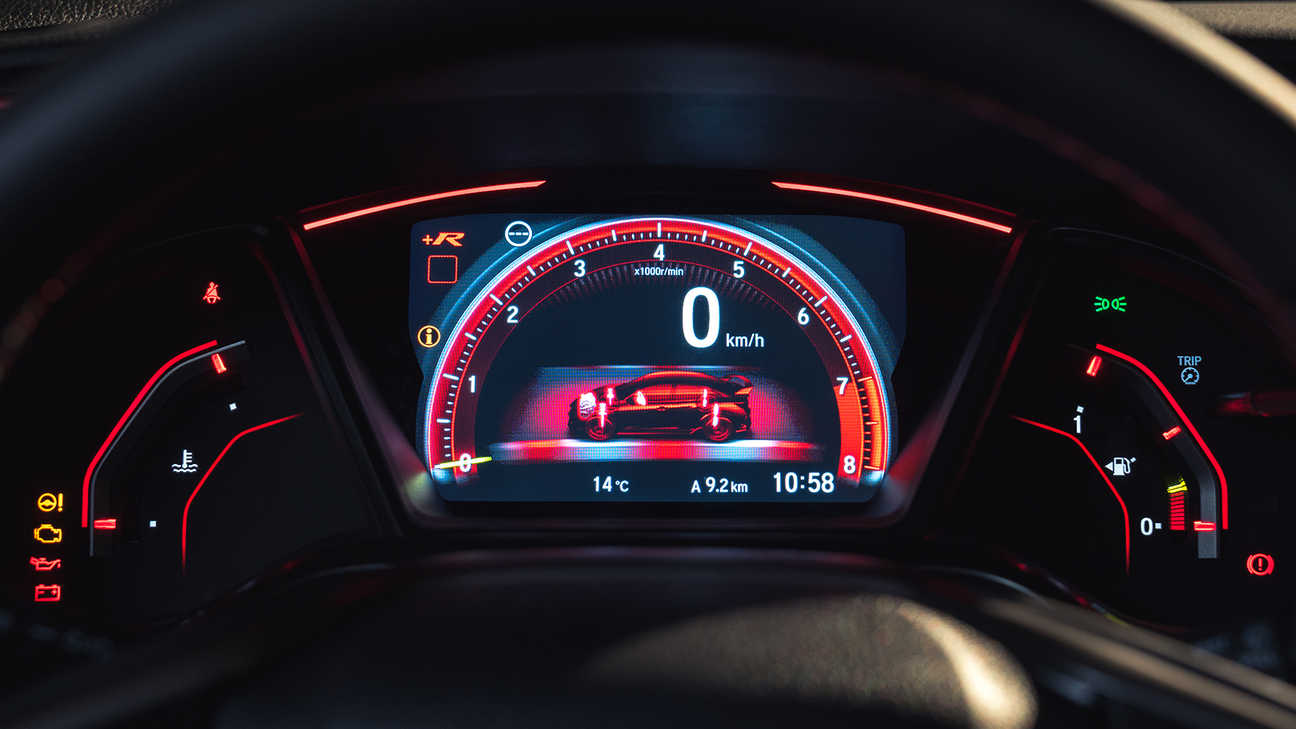 Nærbilde av Honda Civic Type R-instrumentpanelet i +R-modus.
