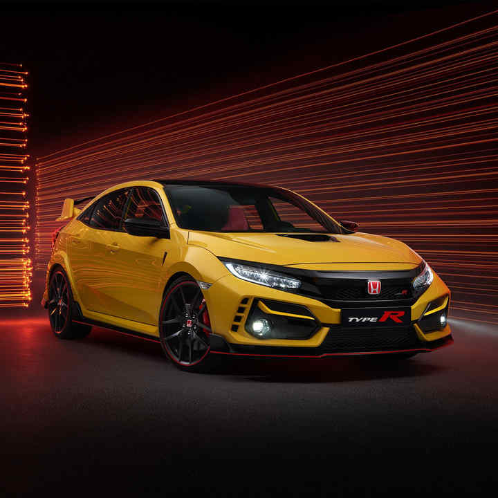 Gul Honda Civic Type R Sport sett skrått forfra