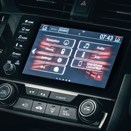 Nærbilde av Honda Civic Type Rs Honda CONNECT-skjerm.