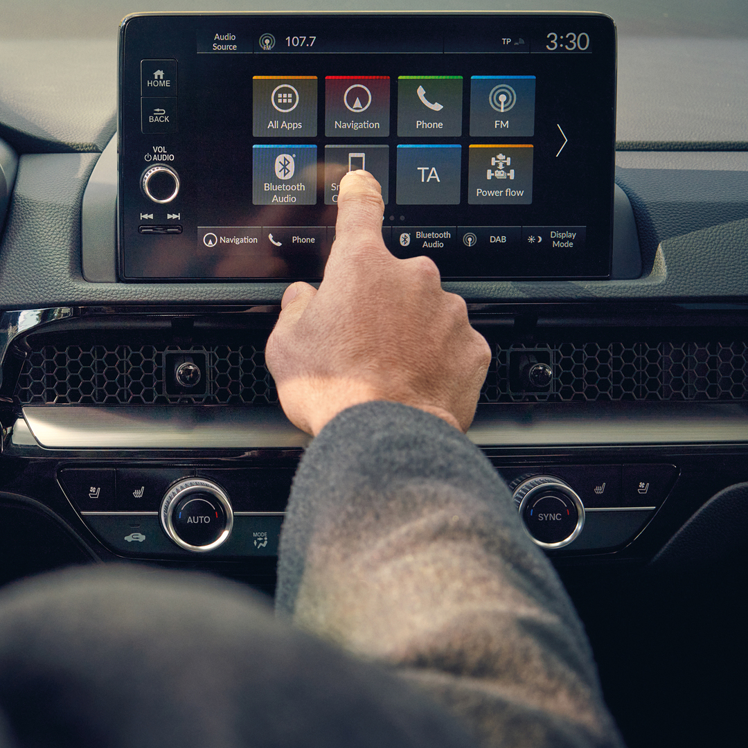 Nærbilde av det innvendige displayet i Honda CR-V Plug-in Hybrid.