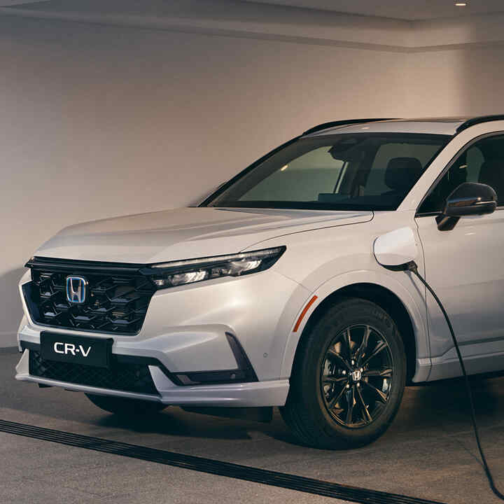 Nærbilde av Honda-lader med CR-V Plug in Hybrid.