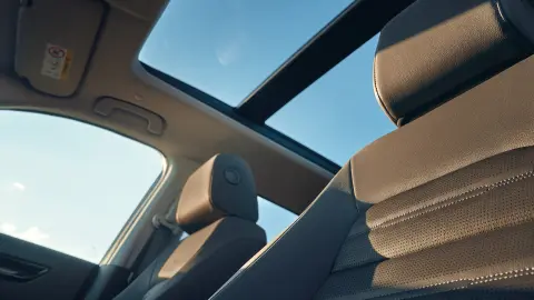 CR-V Plug in Hybrid SUV interiørbilde av panoramaglasstak.