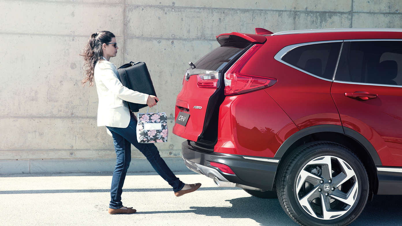 Bilde av Honda CR-V med handsfree-tilgang til bakre støtfanger.