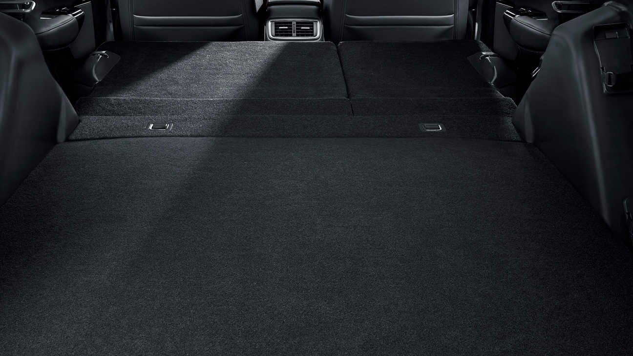 Interiørbilde av Honda CR-V Hybrid illustrerer med nedfelte seter.