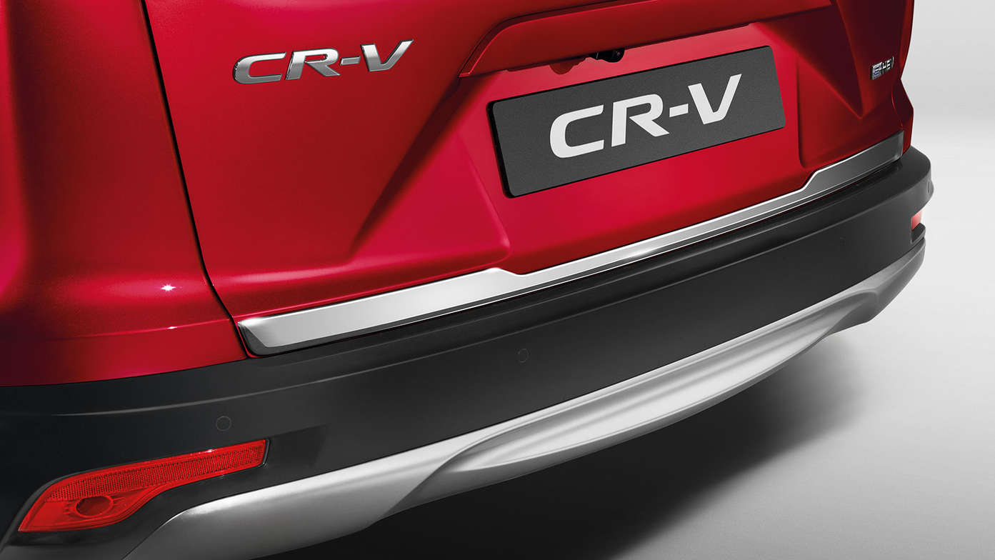 Nærbilde av baklukedekor på Honda CR-V Hybrid.