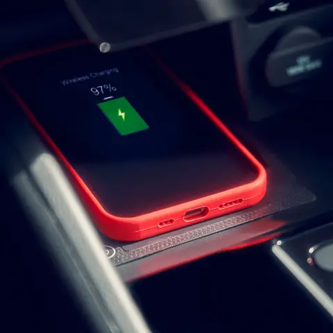 Familie sitter i Honda e:Ny1.