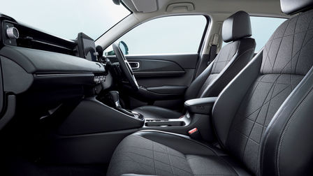 Sidevisning av Honda HR-V innvendig