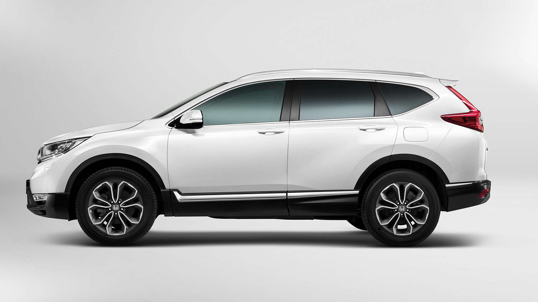 Honda CR-V i studio, sett fra siden