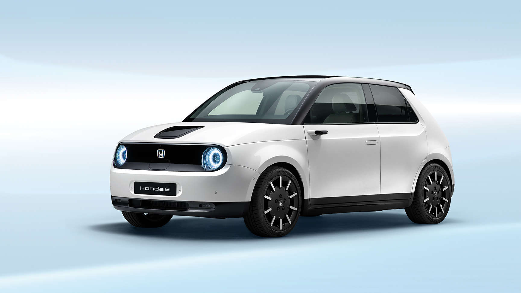 Honda e i studio, sett skrått forfra