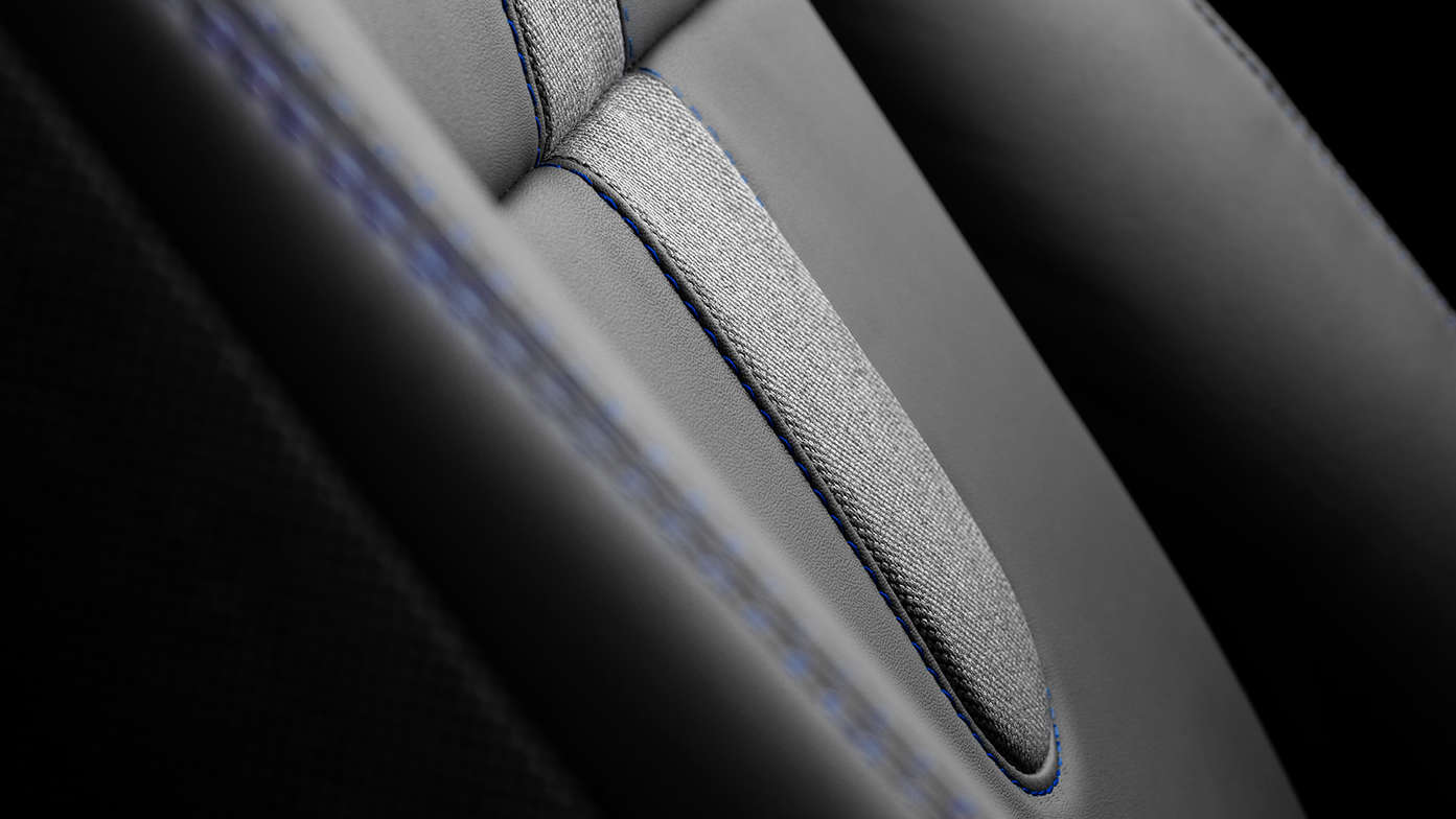 Detaljvisning av skinntrekk i Midnight black
