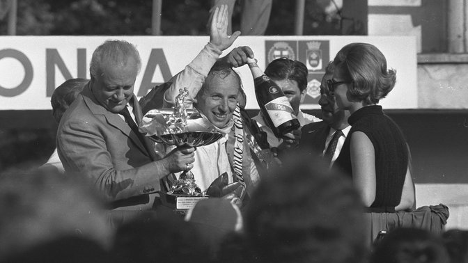 John Surtees ved vår andre Formel 1-seier på Monza.