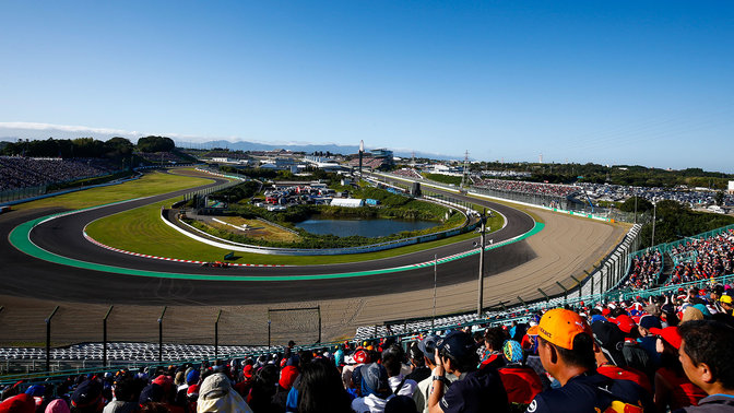 utsikt fra tilskuermengden til den berømte Suzuka-banen