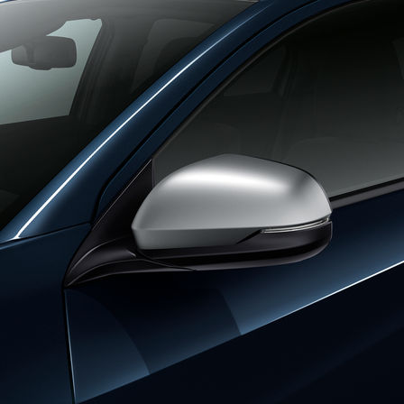 Sidevisning av speil på Honda HR-V.