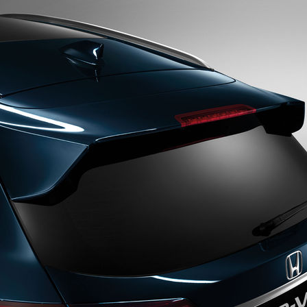 Sidevisning av baklukespoiler på Honda HR-V.