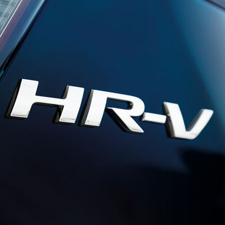 Nærbilde av Honda HR-V-logo.