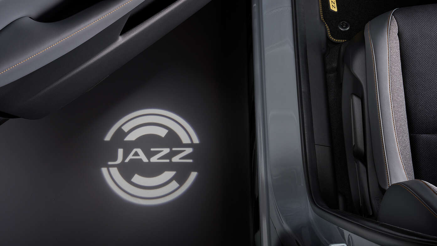 Nærbilde av Honda Jazz Hybrids sammenleggbare bagasjeromsorganisator.