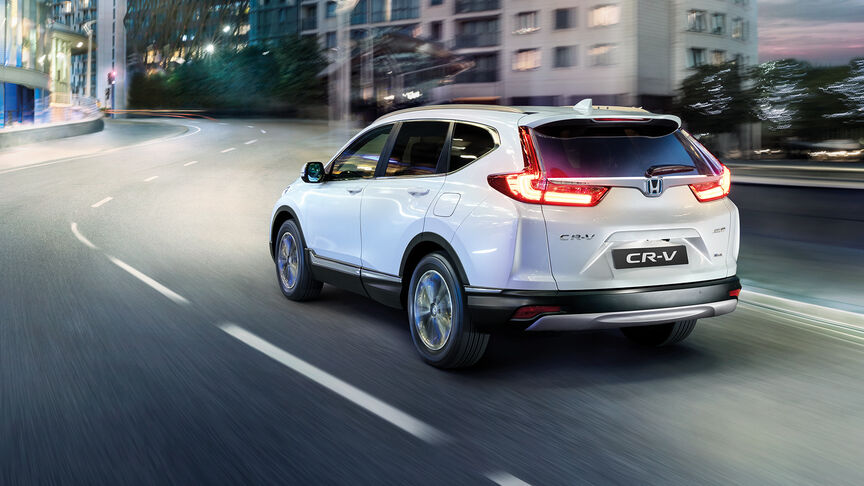 Honda HR-V sett forfra, kjørende på en landevei