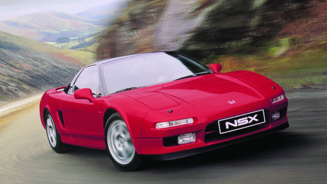 Honda NSX sett på skrå forfra i fjellmiljø.
