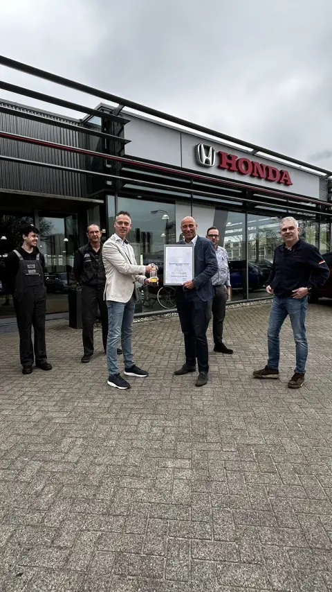 Fransk forhandler mottar sin salgspris. 